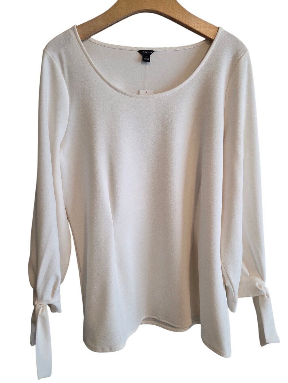 Ann Taylor Cream Scoop Neck Blouse Tie Cuffs Career Minimalist Feminine Sz L